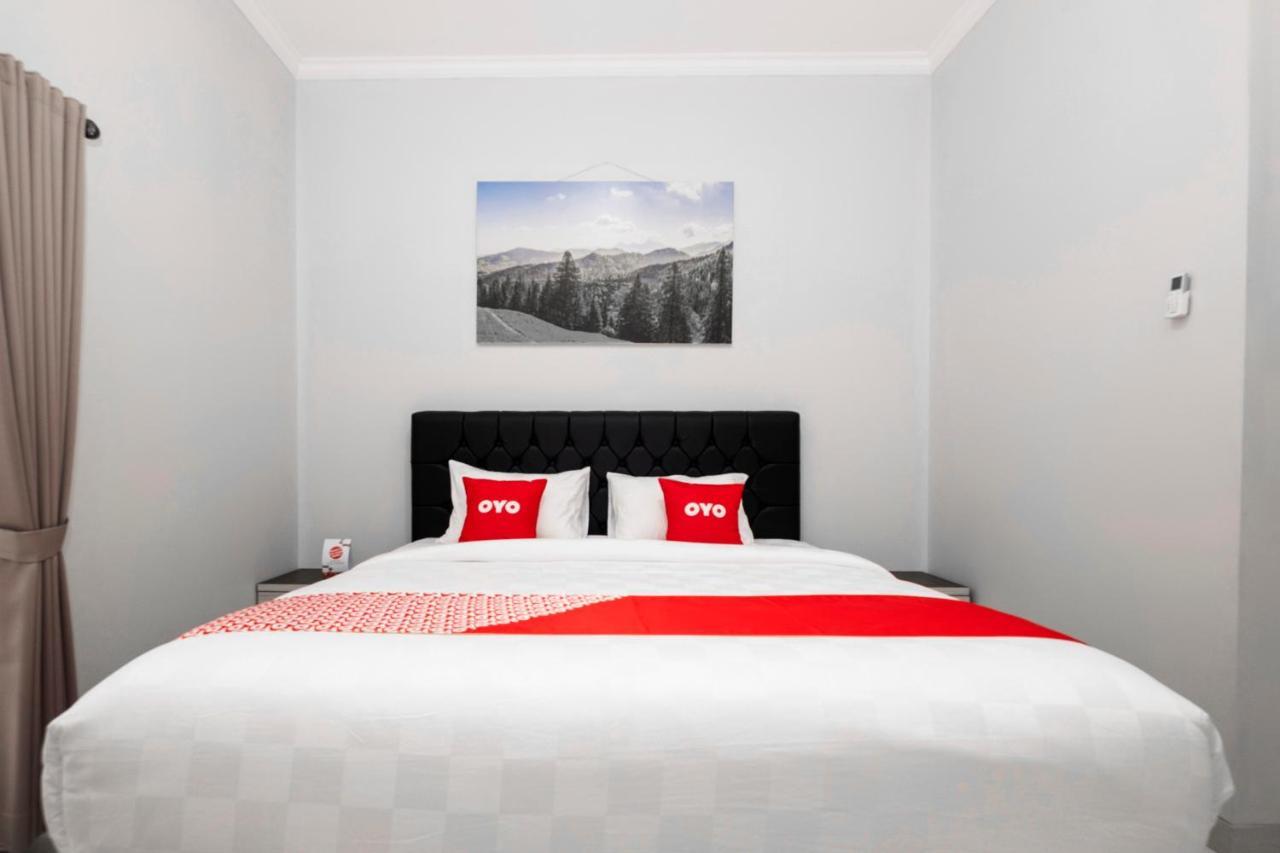 Oyo 3716 Dijobi Hotell Sempidi Eksteriør bilde
